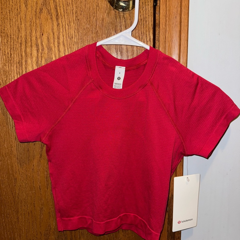 lululemon athletica Vibrant Red Short Sleeve Tee